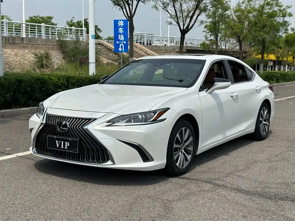 Lexus ES 2018 200 Excellence Edition China V