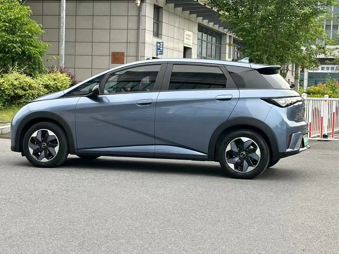 BYD Dolphin 2024 Glory Edition 420km Fashion Edition фото 9