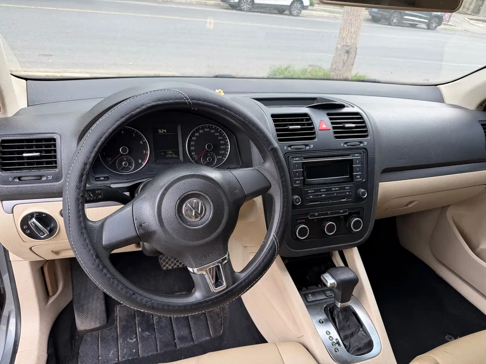 صورة 11 - Volkswagen Sagitar
