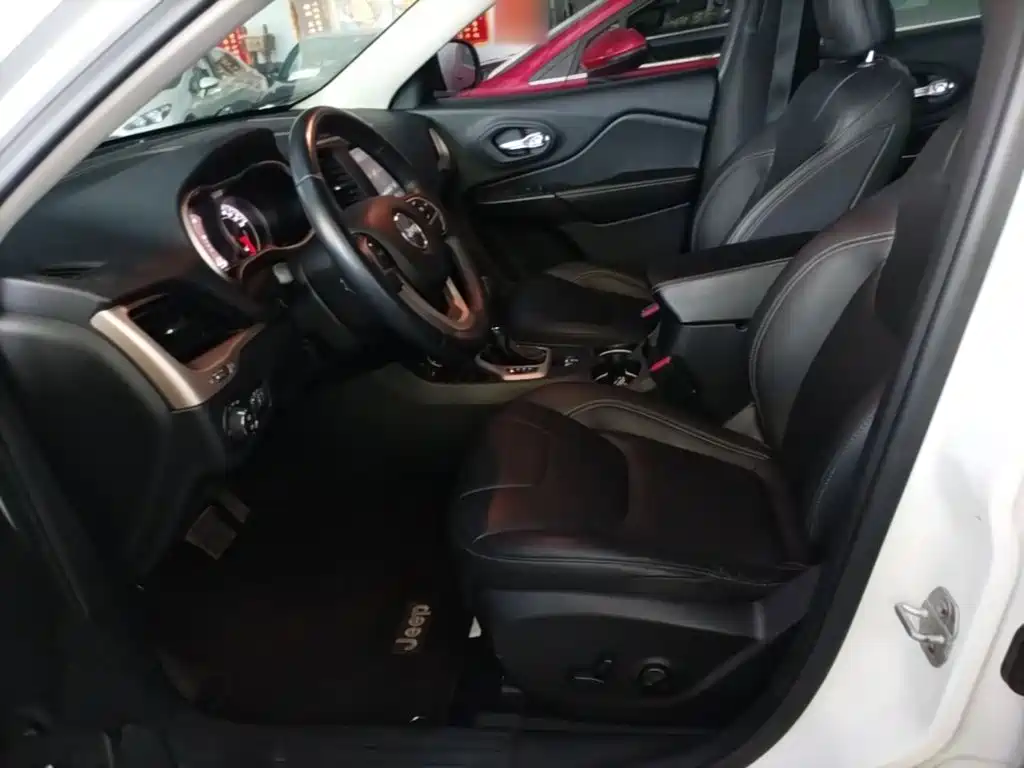 Jeep Cherokee 2018 2017 2.4L Leading Smart Edition