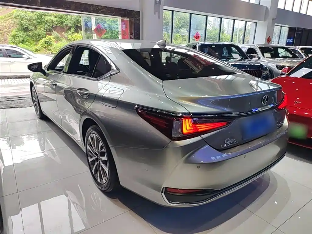 Lexus ES 2022 200 Excellence Edition фото 5