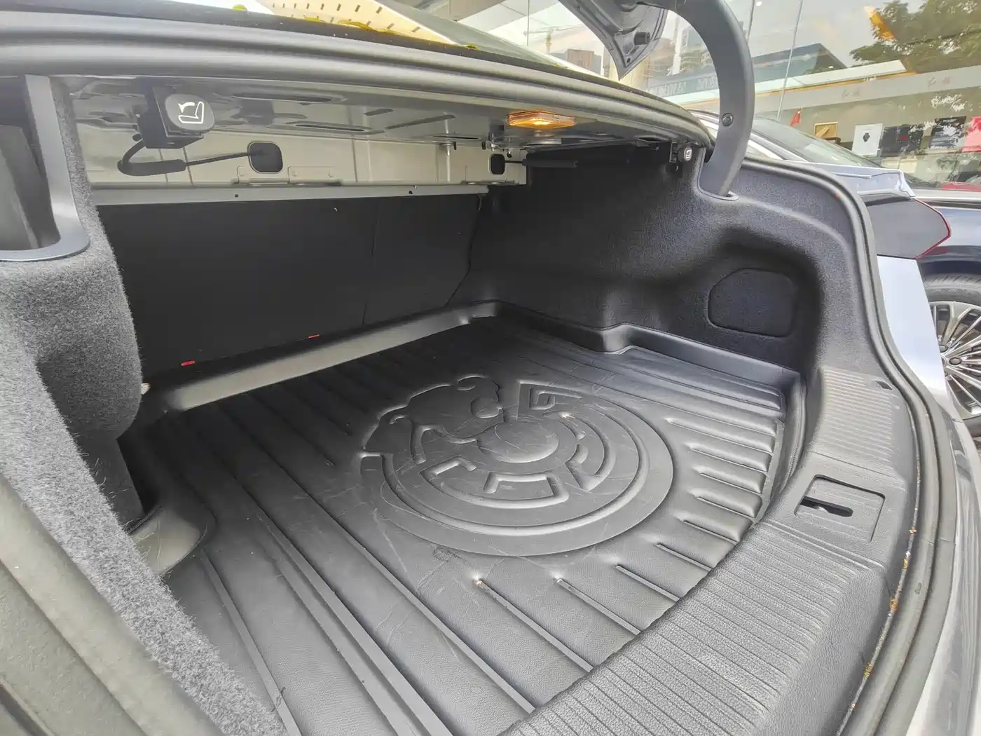 Hongqi H5 PHEV 2025 170 Super Hybrid Edition фото 12