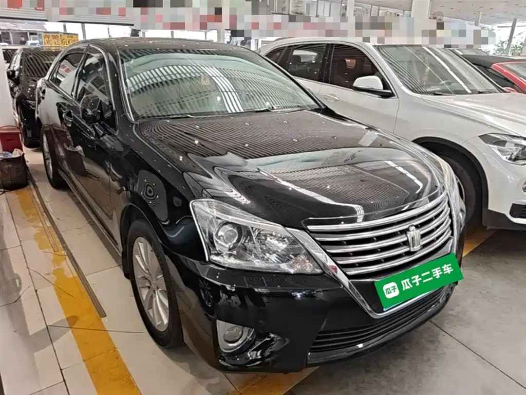 Toyota Crown 2012 2.5L Royal Leather Edition фото 4