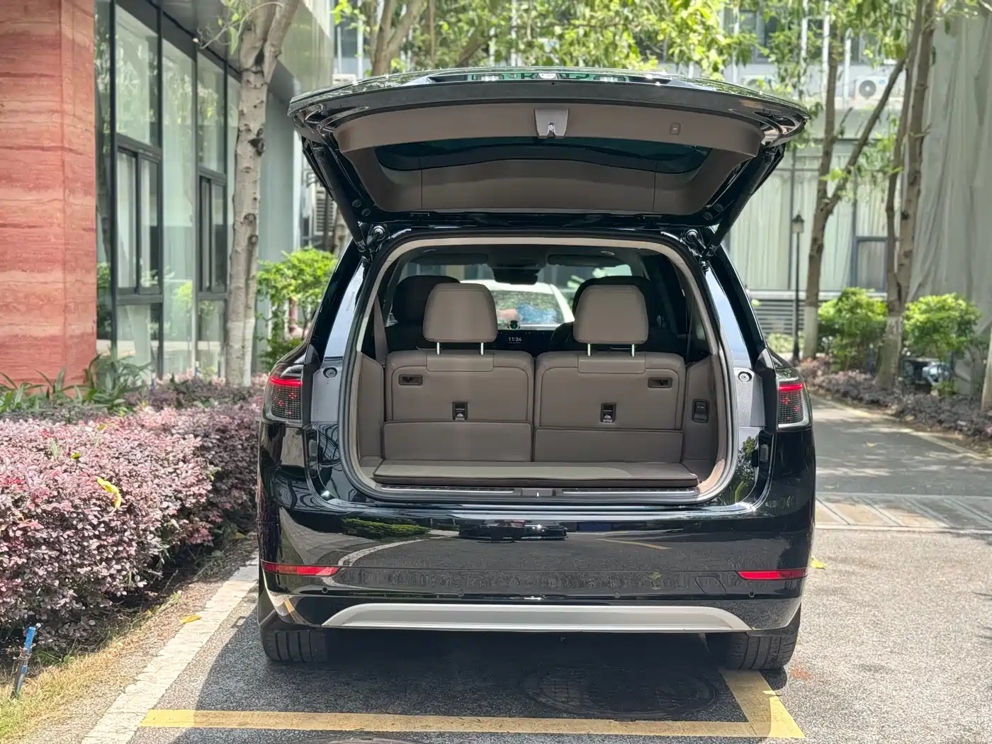AITO Wenjie AITO M9 2024 Pure Electric Max Edition 100kWh 6-Seater фото 5