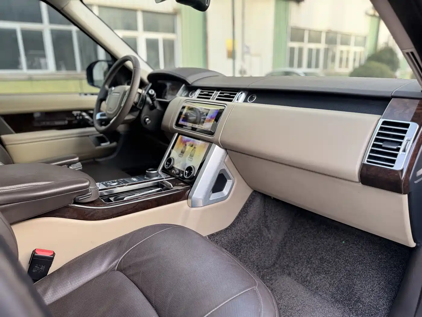 Land Rover Range Rover 2020 3.0 L6 Heritage Extended Edition фото 6