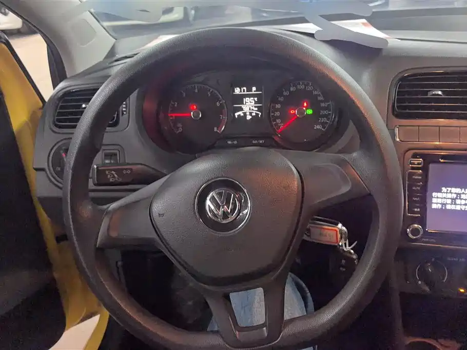 Volkswagen Polo 2016 1.4L Automatic Trend фото 15