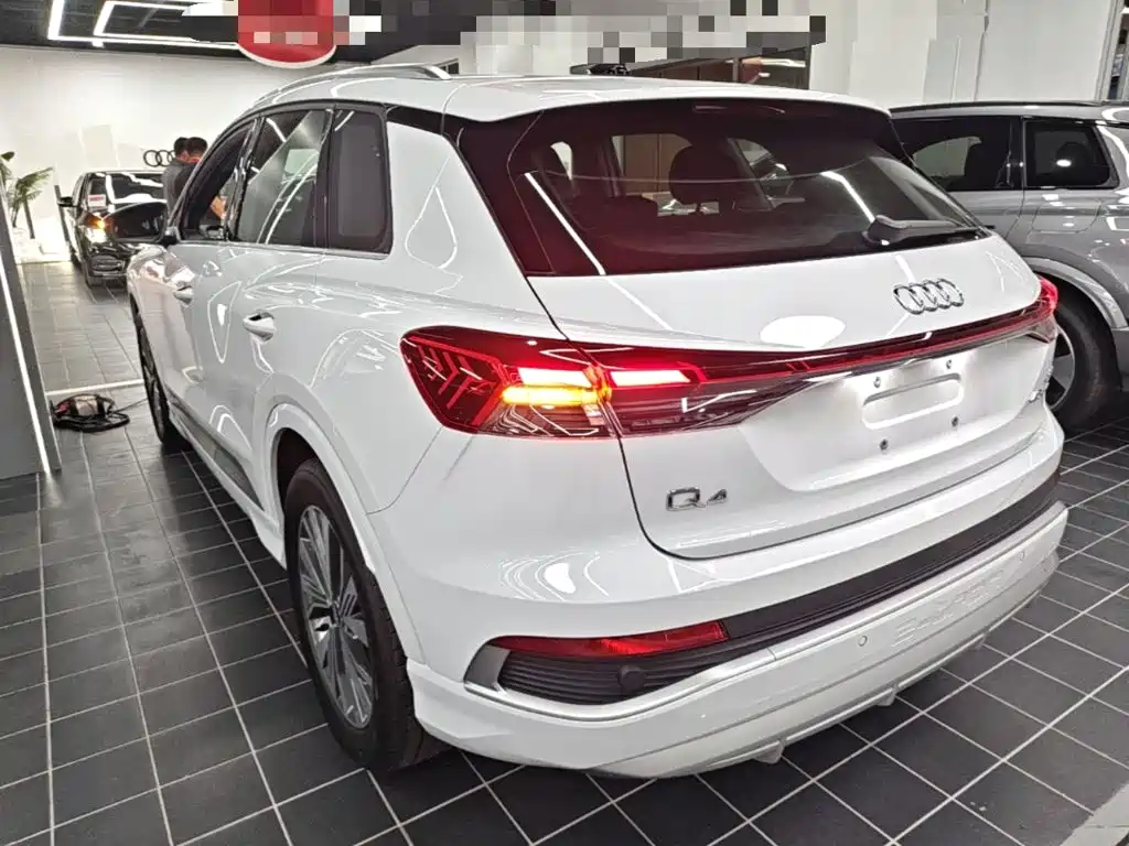 Audi Q4 e-tron 2025 2024 40 e-tron Pioneer Edition