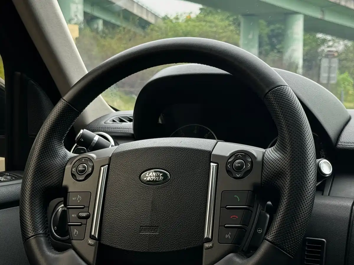 Land Rover Discovery 2016 3.0 SC V6 HSE фото 8