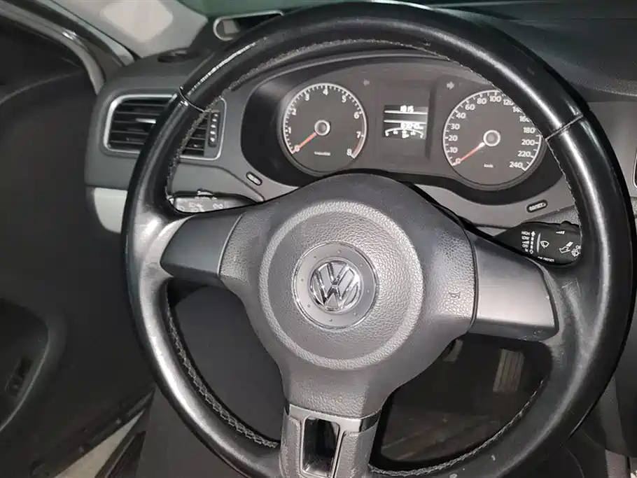 Volkswagen Sagitar 2014 Facelift 1.6L Automatic Leading Version фото 15
