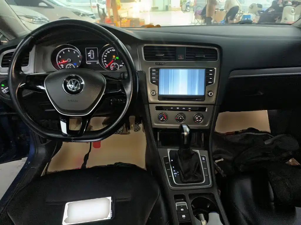 Фото 6 - Volkswagen Golf