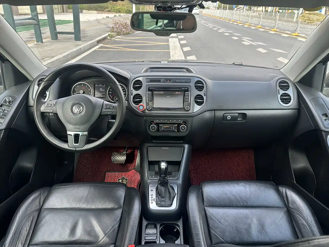 Volkswagen Tiguan 2012 2.0TSI Comfort фото 15