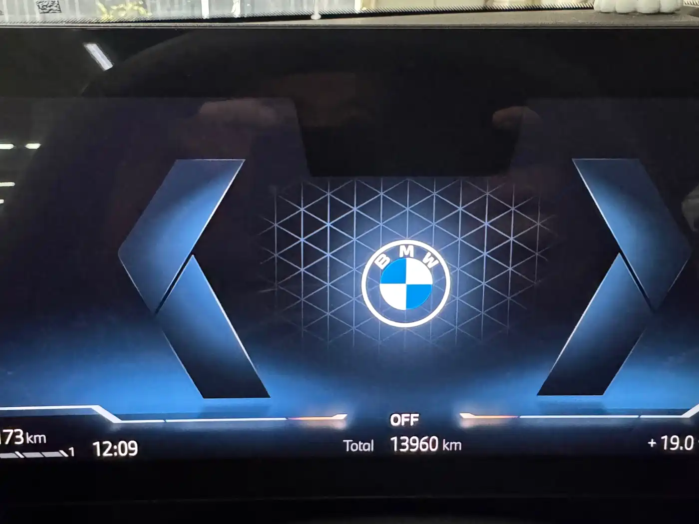 BMW 5 Series 2025 525Li Luxury Package фото 5