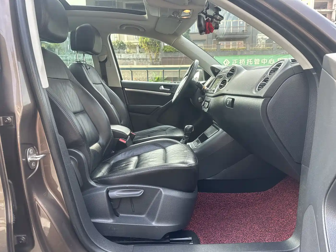 Volkswagen Tiguan 2012 2.0TSI Comfort фото 13