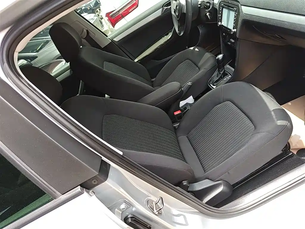 Volkswagen Jetta 2013 1.6L Automatic Comfort фото 25