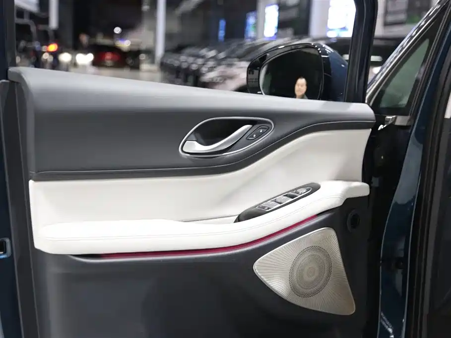 Voyah Auto Voyah Dreamer 2025 Model PHEV 4WD Premium QianKun Edition фото 7