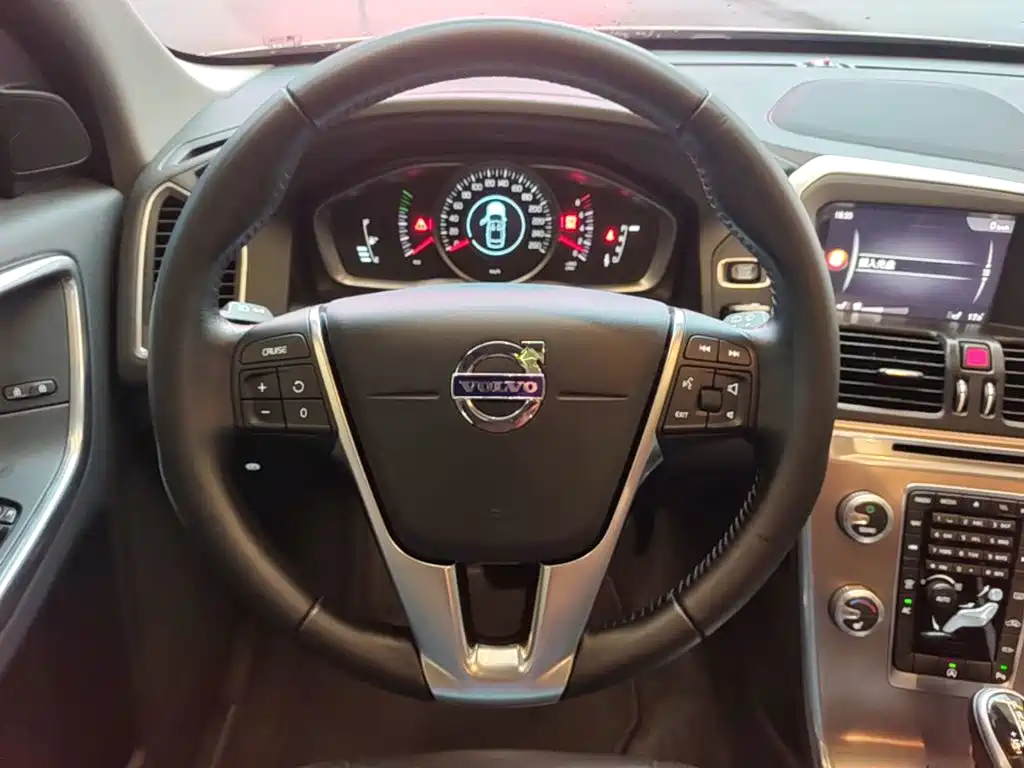 Фото 11 - Volvo XC60
