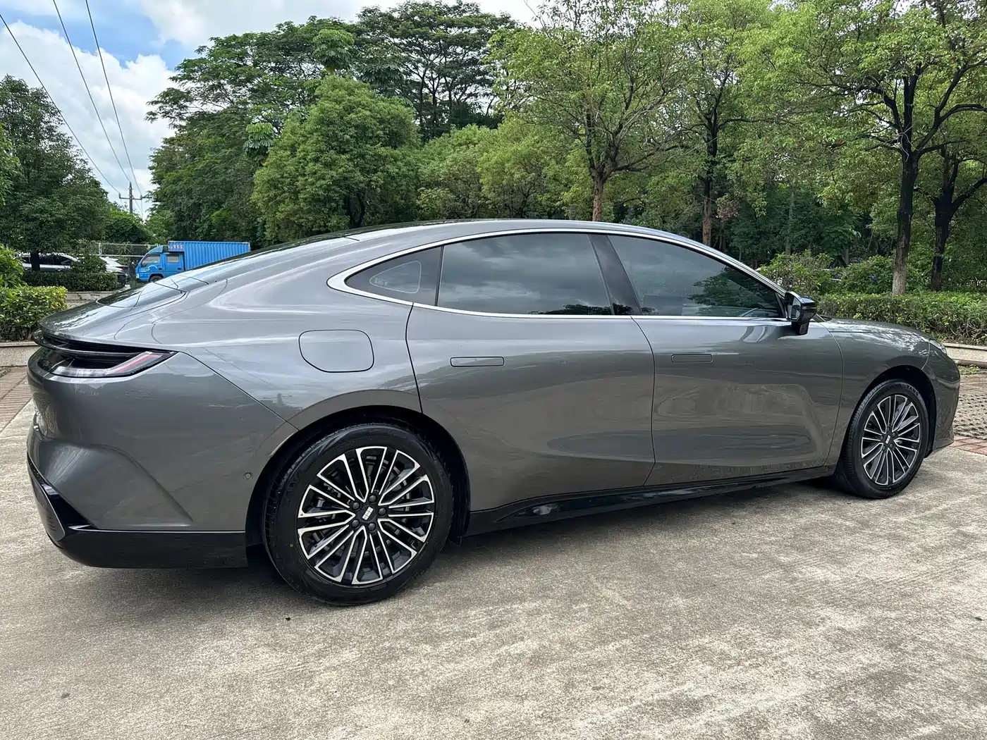 Geely Galaxy Galaxy Xingyao 8 2025 130km EM-i Premium Edition фото 17