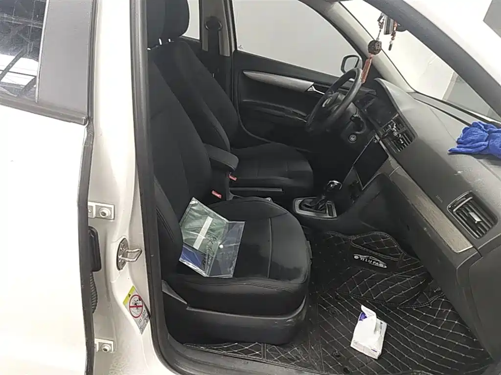 Volkswagen Lavida 2015 1.6L Automatic Trend Edition фото 25