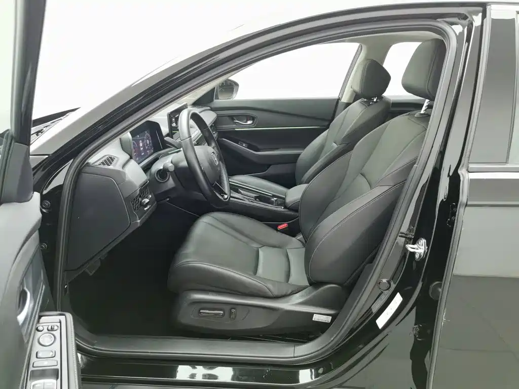 Фото 10 - Honda Accord
