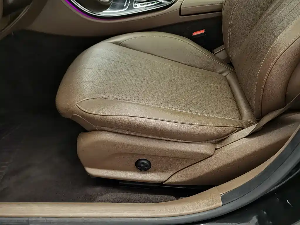 Photo 20 - Mercedes-Benz E-Class