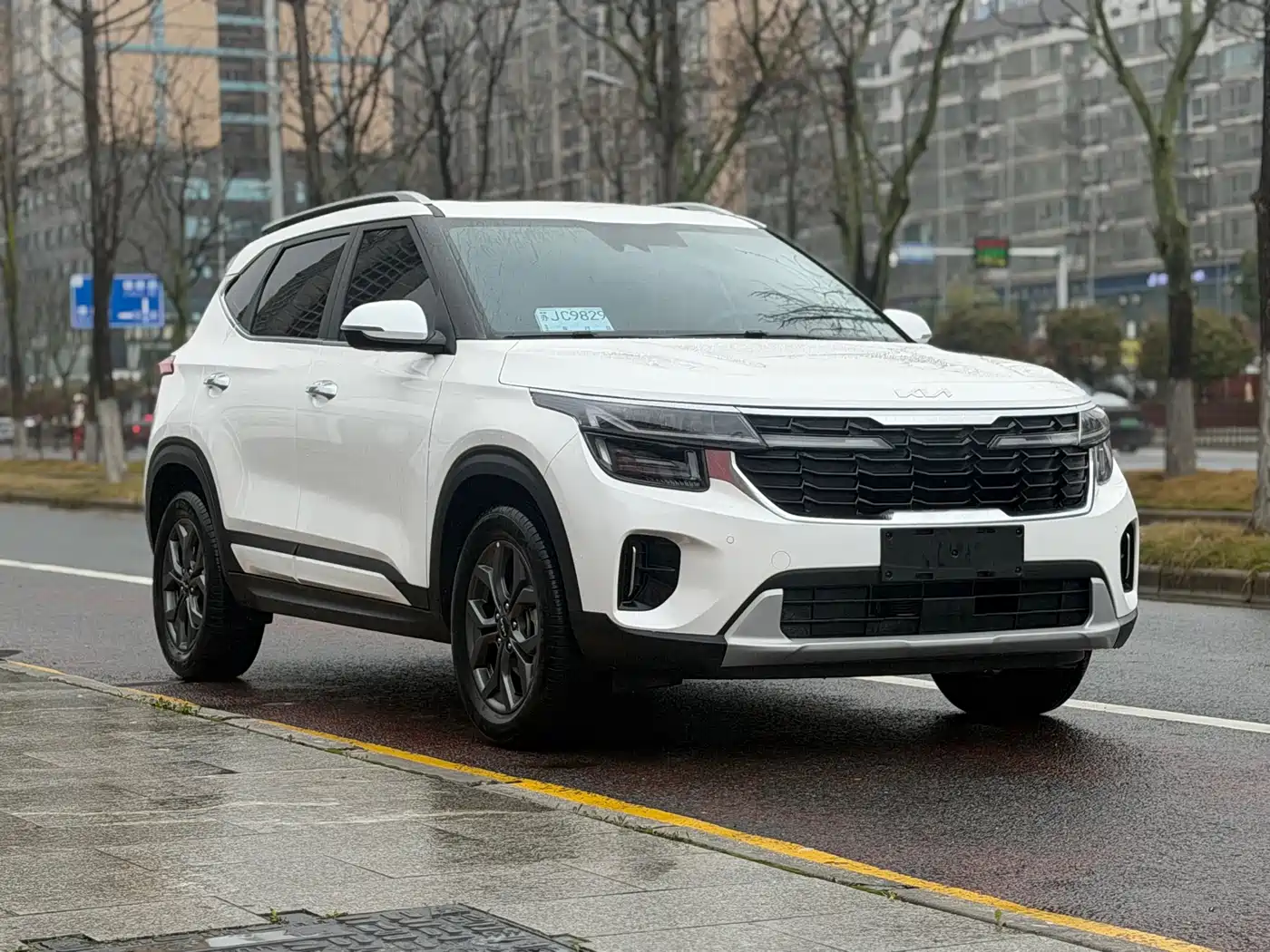 Kia Seltos 2023 1.5L CVT Luxury Edition фото 3