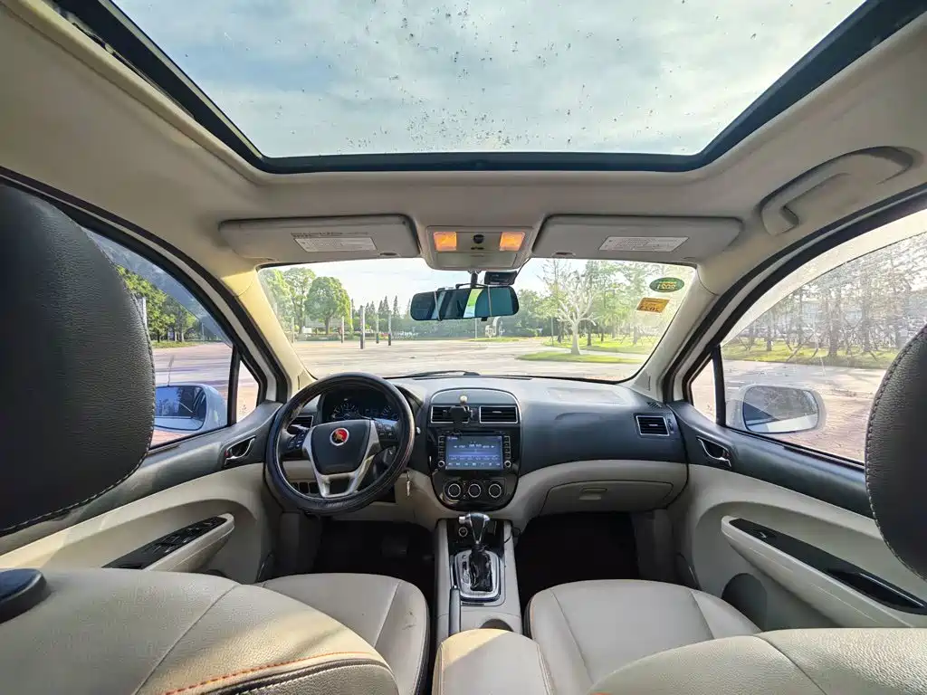 Dongfeng Fengxing Joyear XV 2015 2015 1.6L CVT Luxury