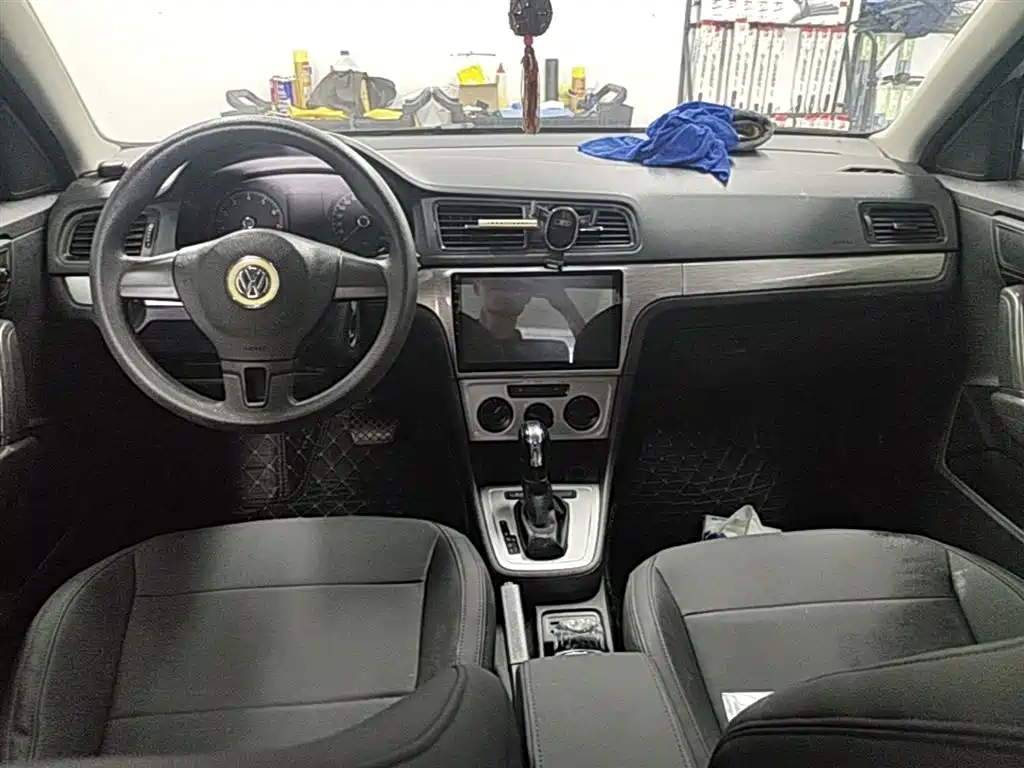 Volkswagen Lavida 2015 1.6L Automatic Trend Edition фото 10