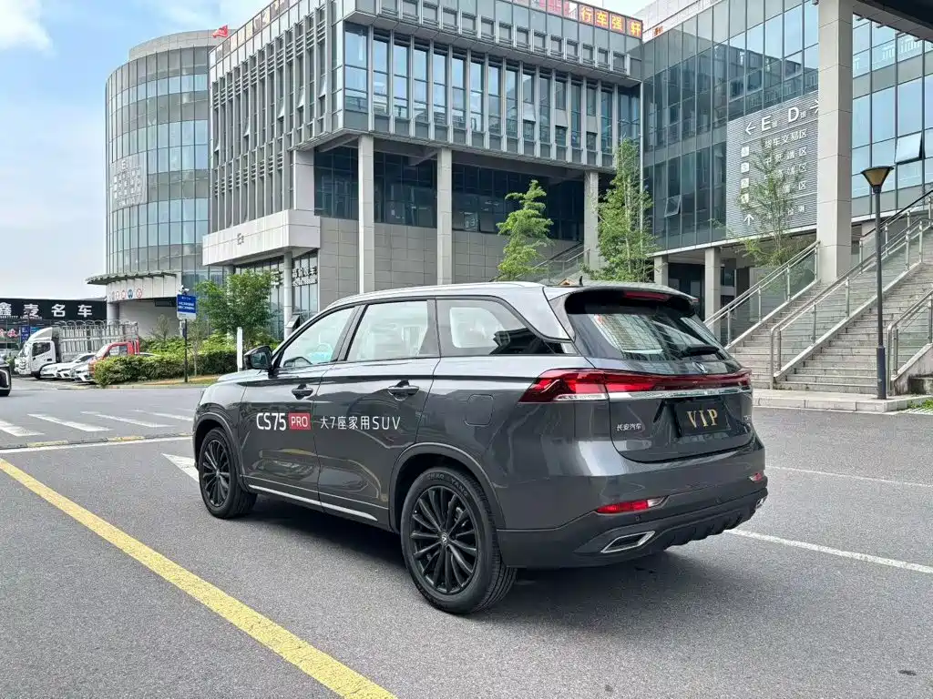 Фото 7 - Changan CS75