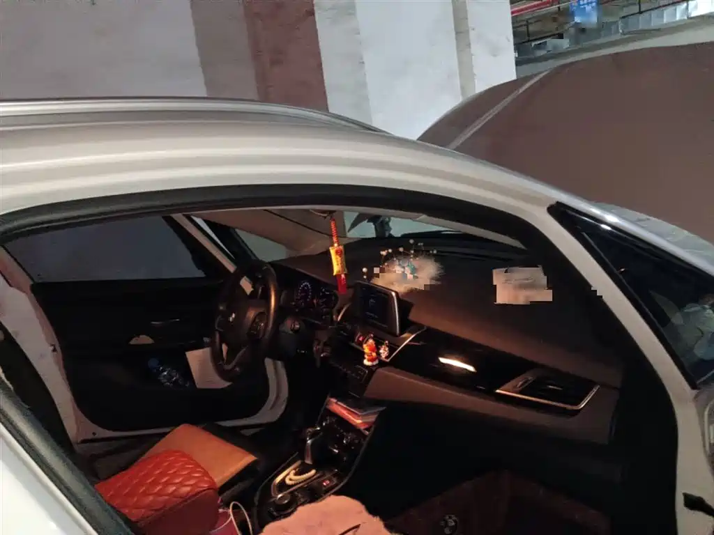 BMW 2 Series Touring 2018 218i Luxury Line фото 20