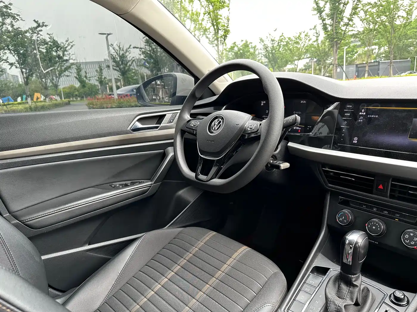 Volkswagen Lavida 2022 1.5L Auto Comfort Edition фото 11