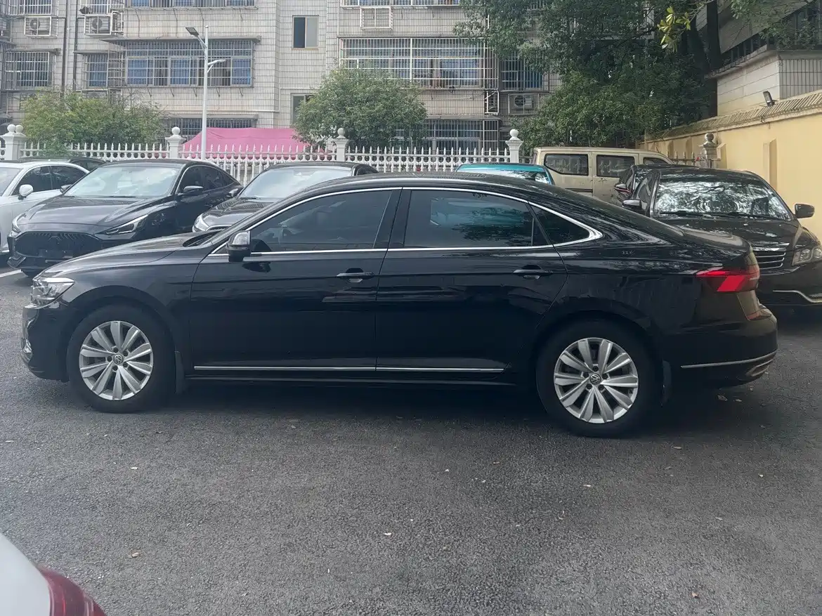 Фото 3 - Volkswagen Passat