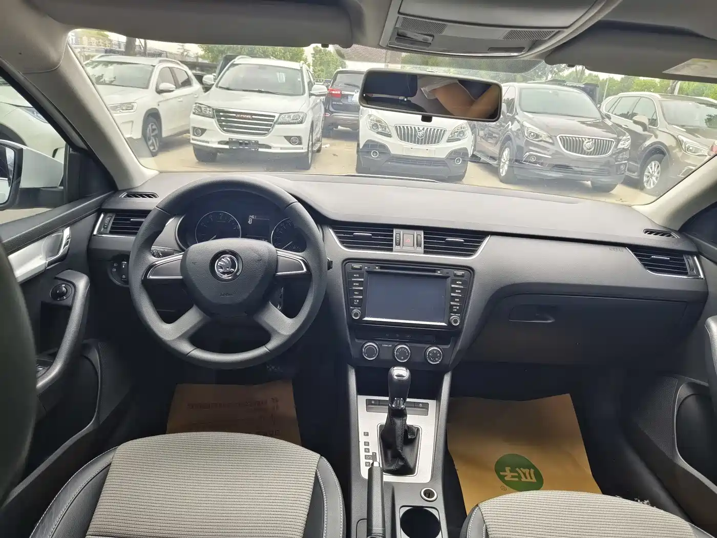 Škoda Octavia 2016 1.6L Automatic Pioneer Edition фото 9