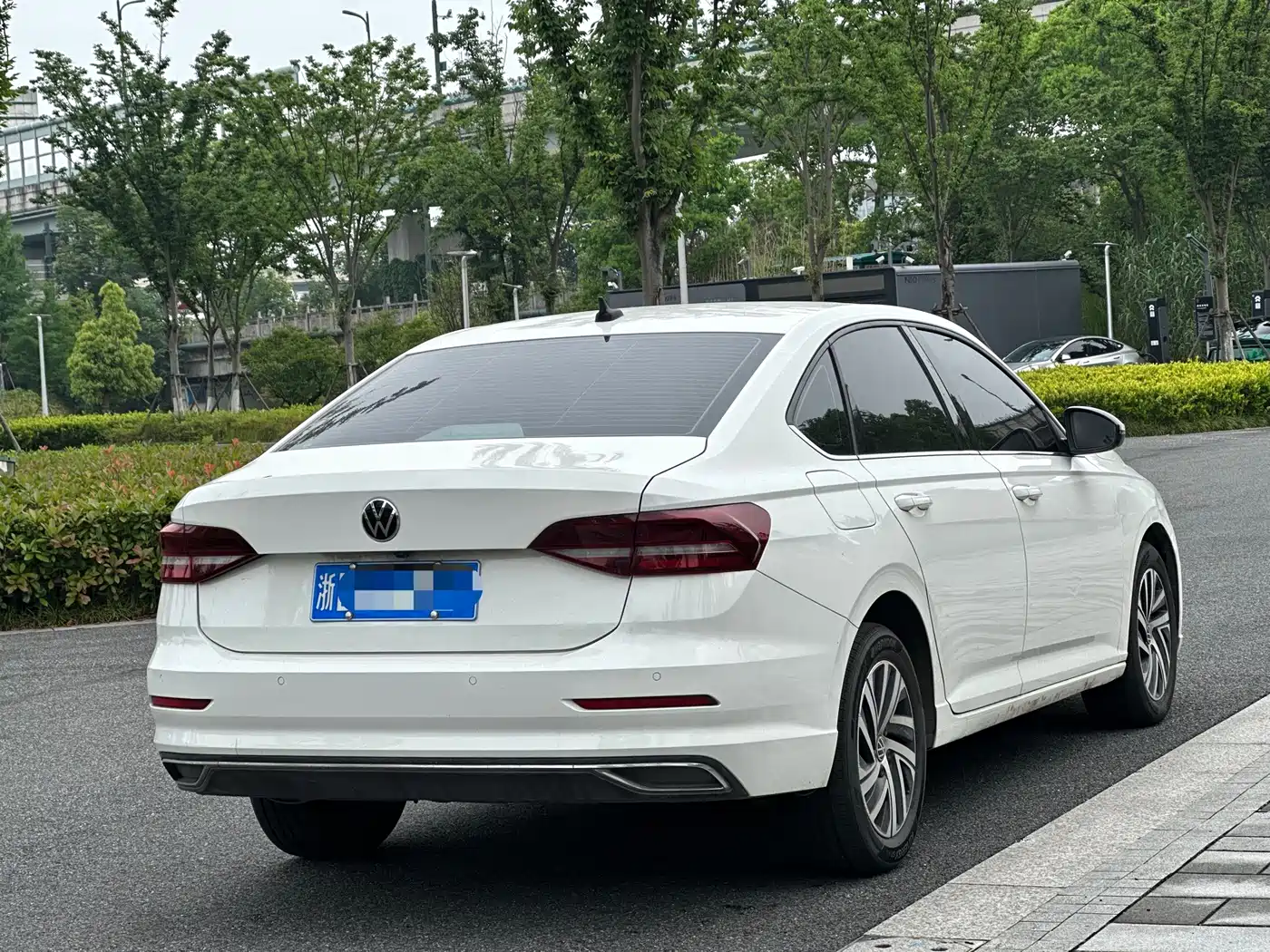 Volkswagen Lavida 2022 1.5L Auto Comfort Edition фото 6