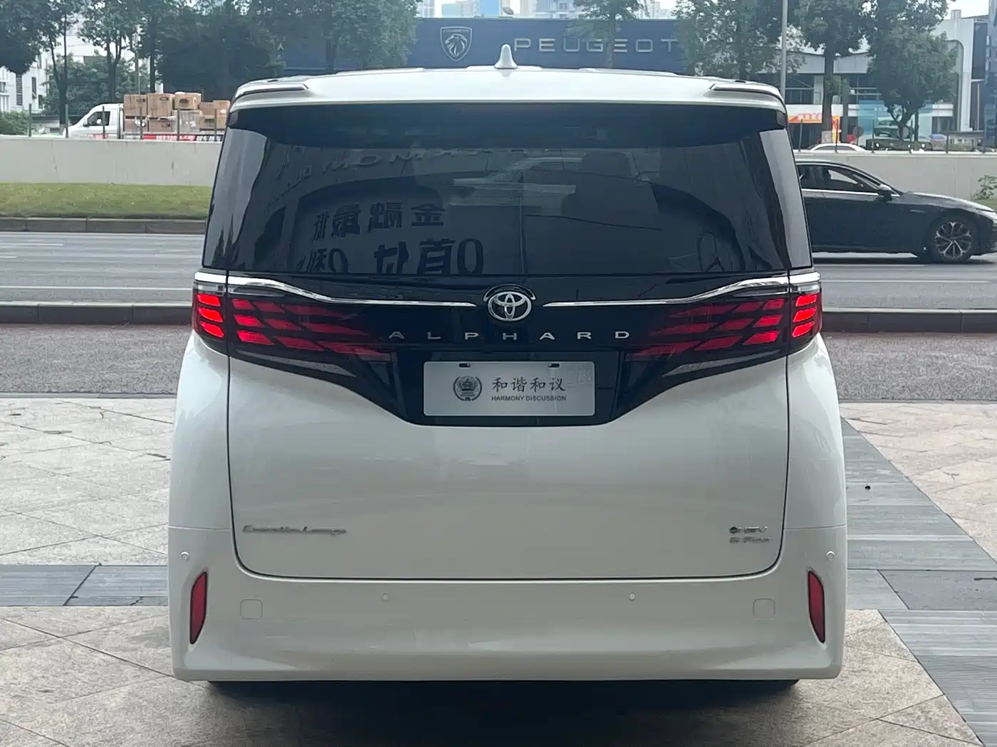 Toyota Alphard 2024 Hybrid 2.5L Ultimate Enjoyment Edition фото 5