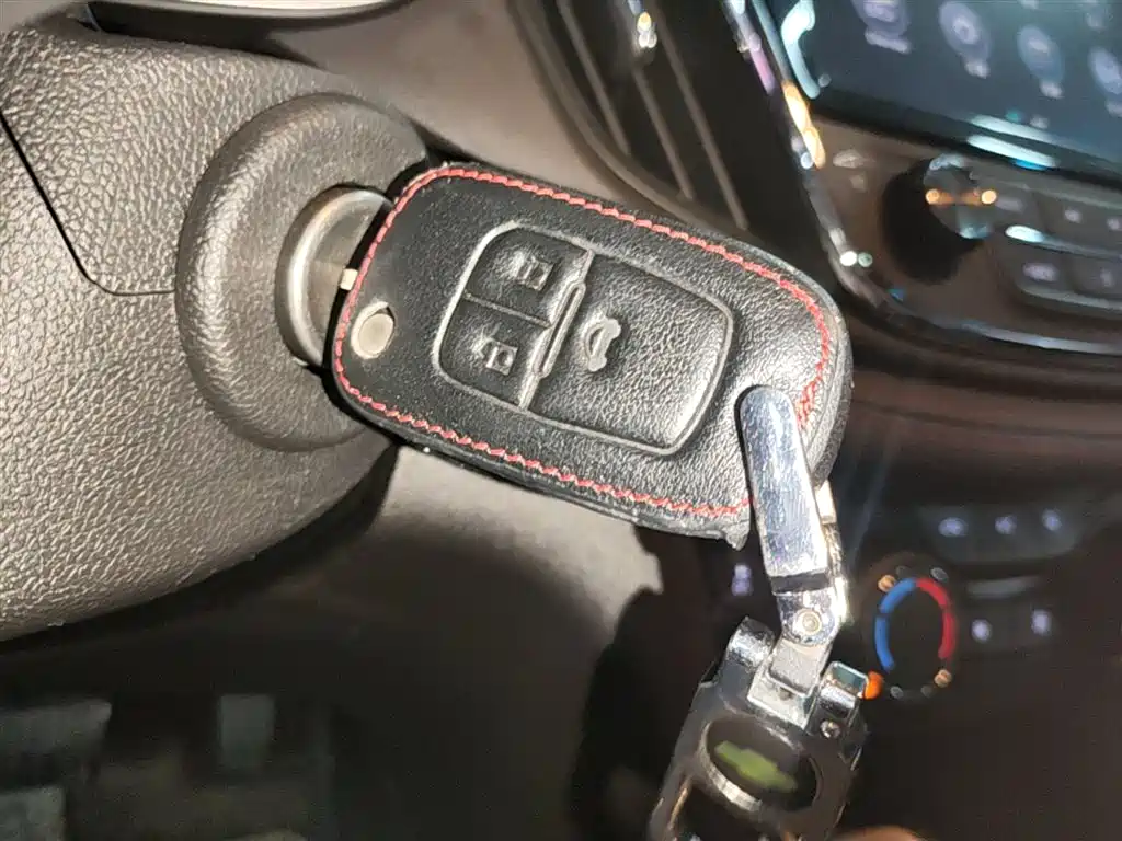 Chevrolet Monza 2019 RS 330T Auto Smooth Edition China VI фото 9