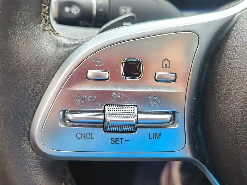 Mercedes-Benz CLS 2021 CLS 300 Luxury фото 31