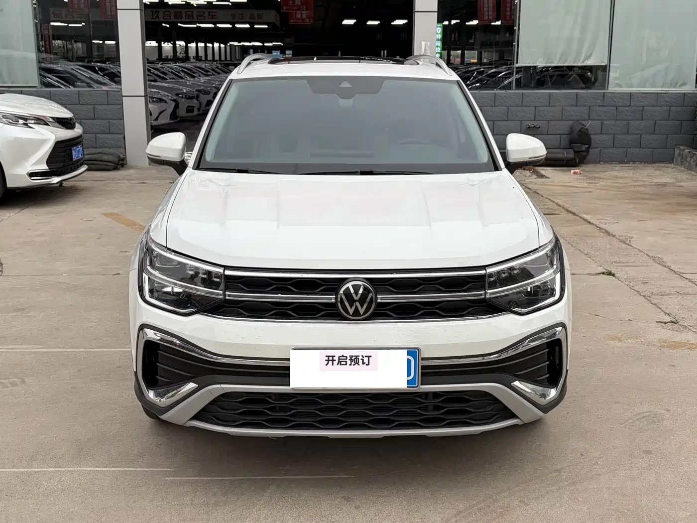 Volkswagen Tharu 2023 300TSI 2WD Full Moon Edition