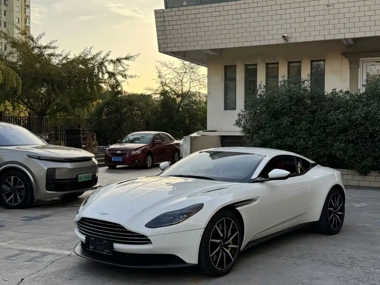 Aston Martin DB11 2019 2019 Model 4.0T V8 Coupe