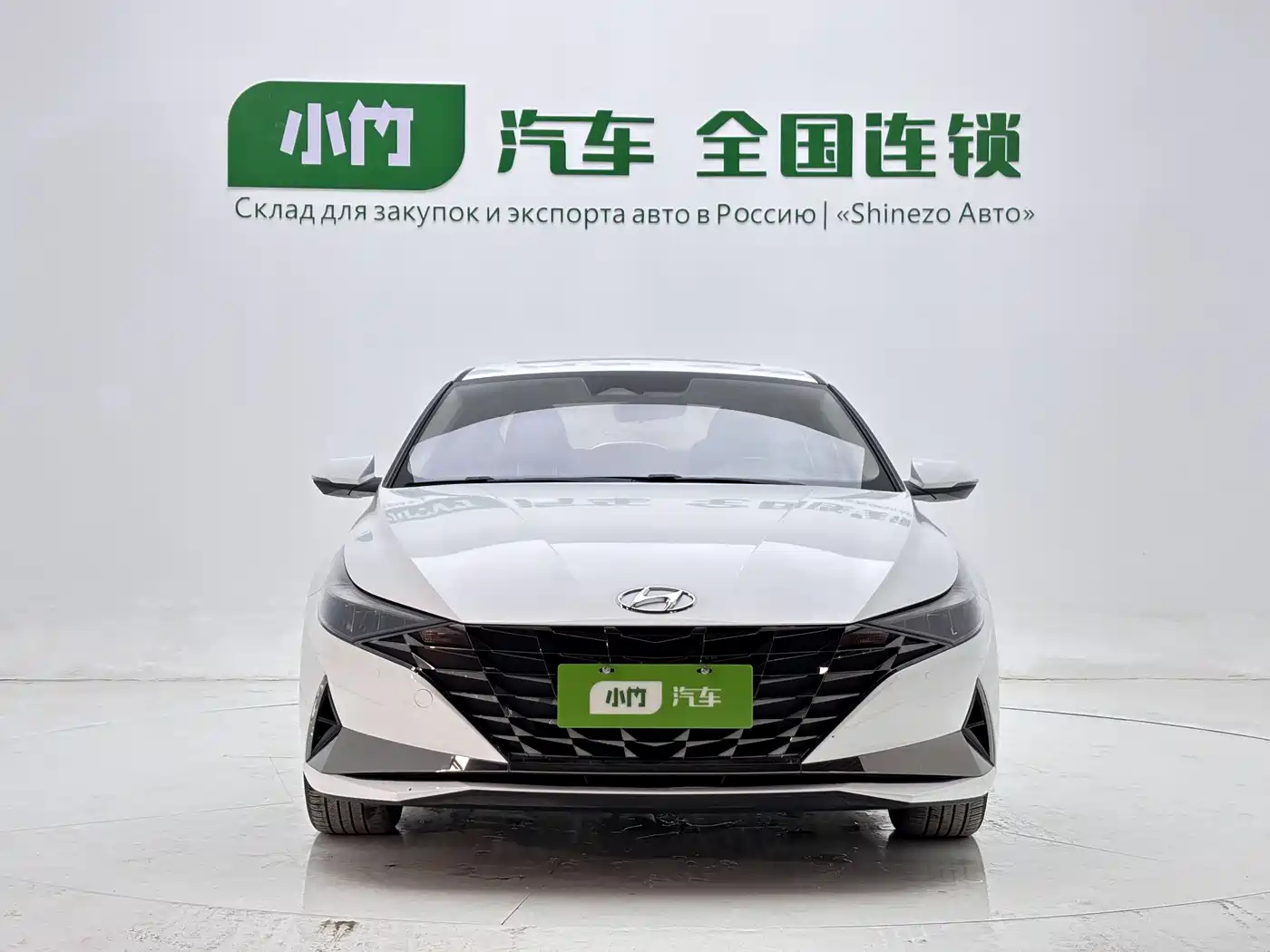 Hyundai Elantra 2022 1.5L CVT LUX Premium Edition фото 2