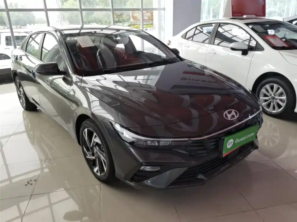 Hyundai Elantra 2023 1.5L CVT GLX Elite Edition фото 4