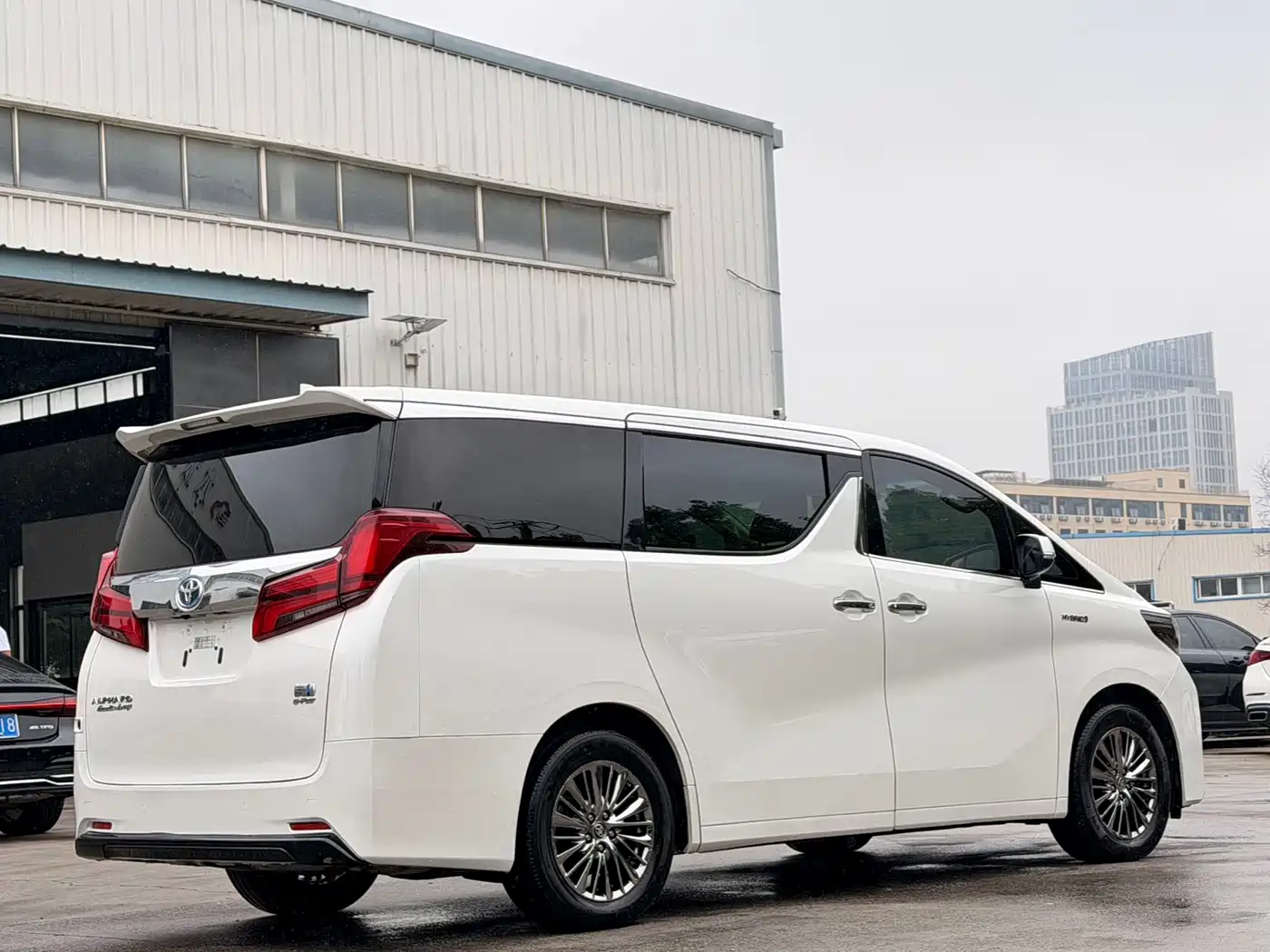Toyota Alphard 2021 Hybrid 2.5L Ultimate фото 12