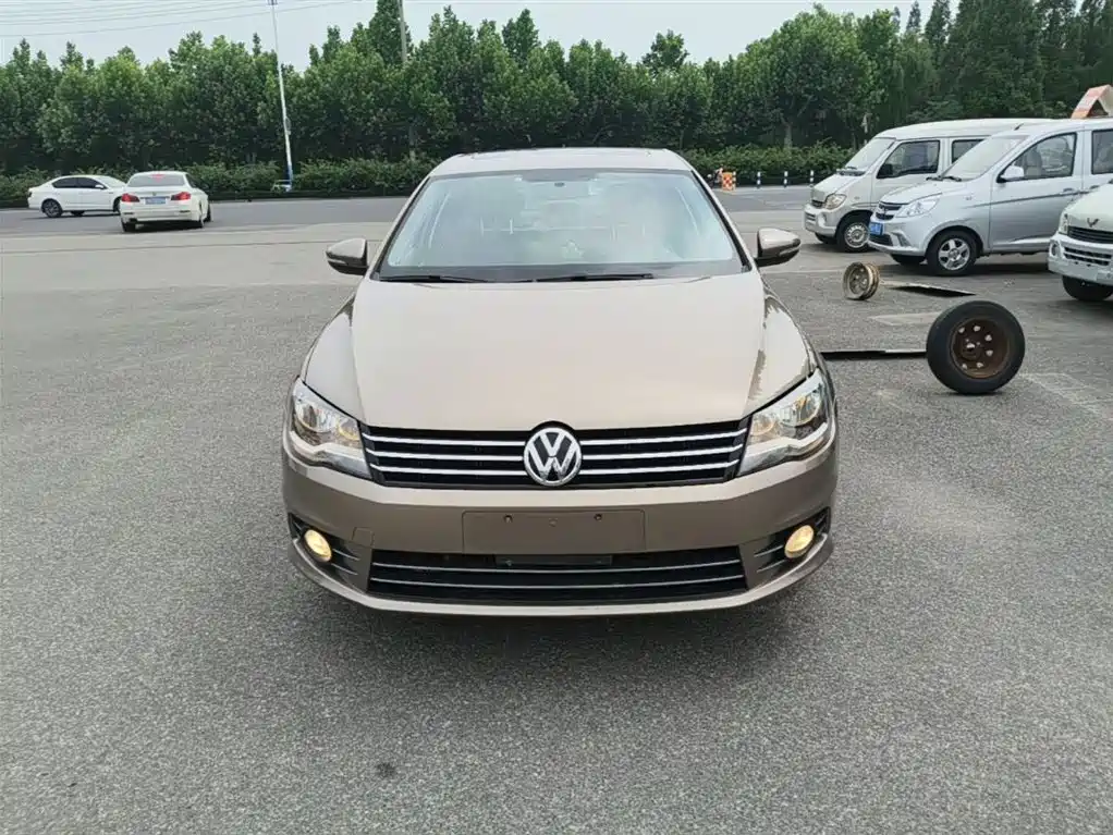 Volkswagen Bora 2014 1.6L Manual Comfort Edition фото 3