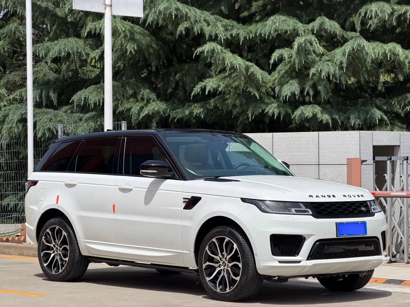 Land Rover Range Rover Sport 2021 3.0 L6 Gloss Black Edition фото 3