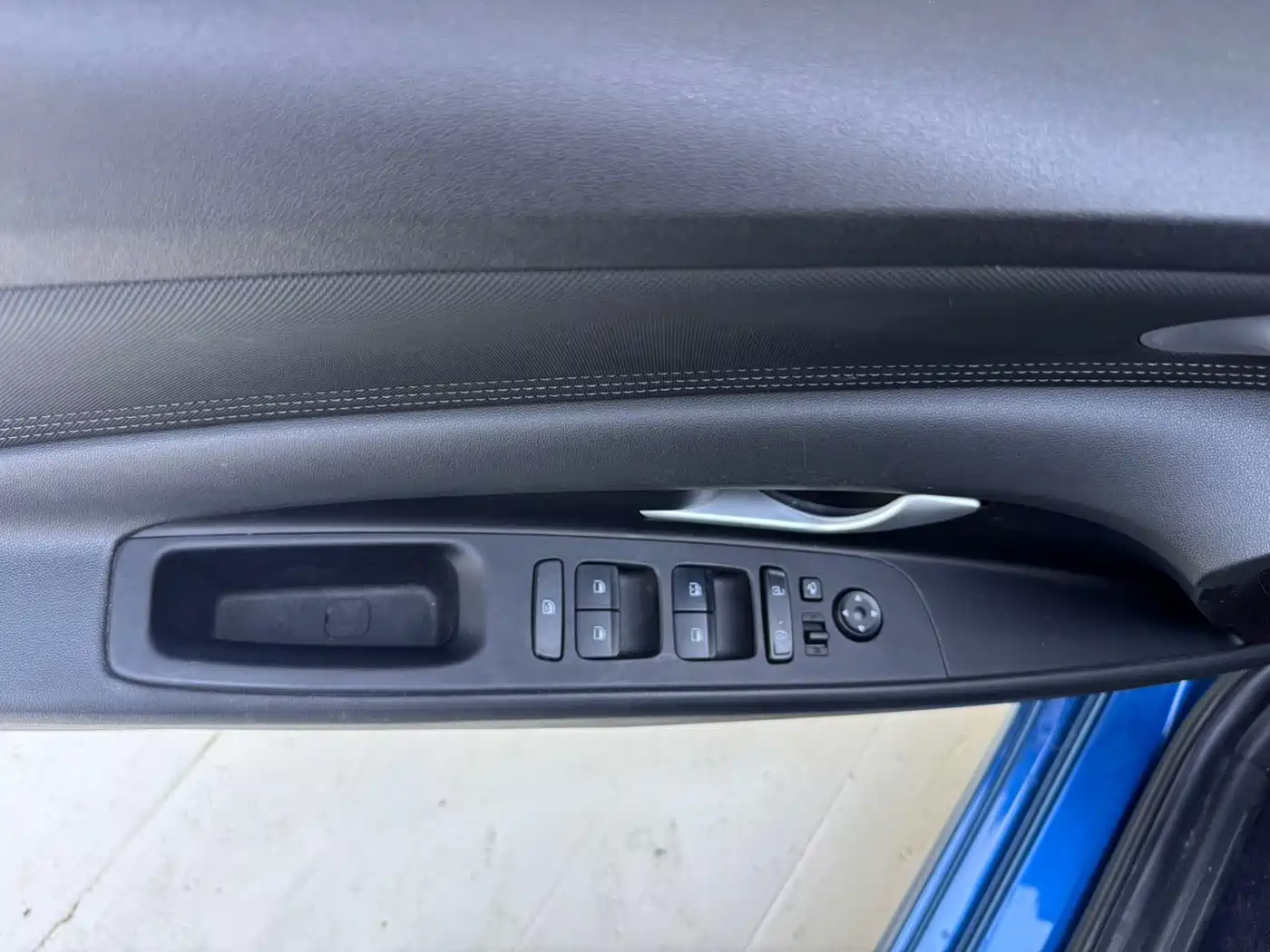 Hyundai Elantra 2021 1.5L CVT LUX Premium Edition фото 9
