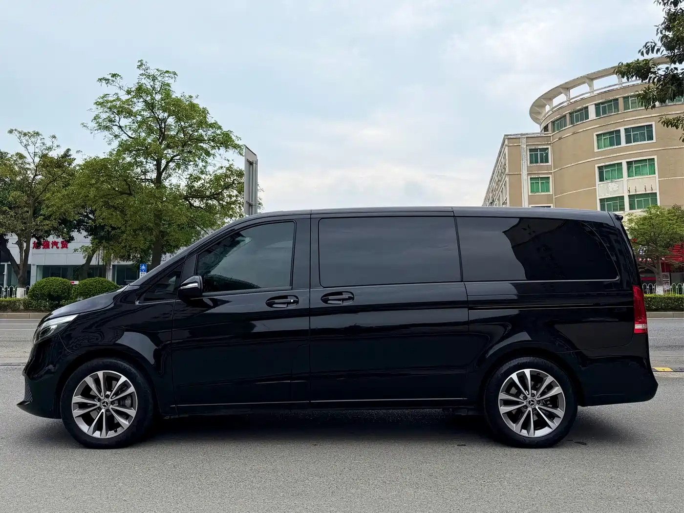 Mercedes-Benz V-Class 2022 V 260 Pilot Edition фото 4