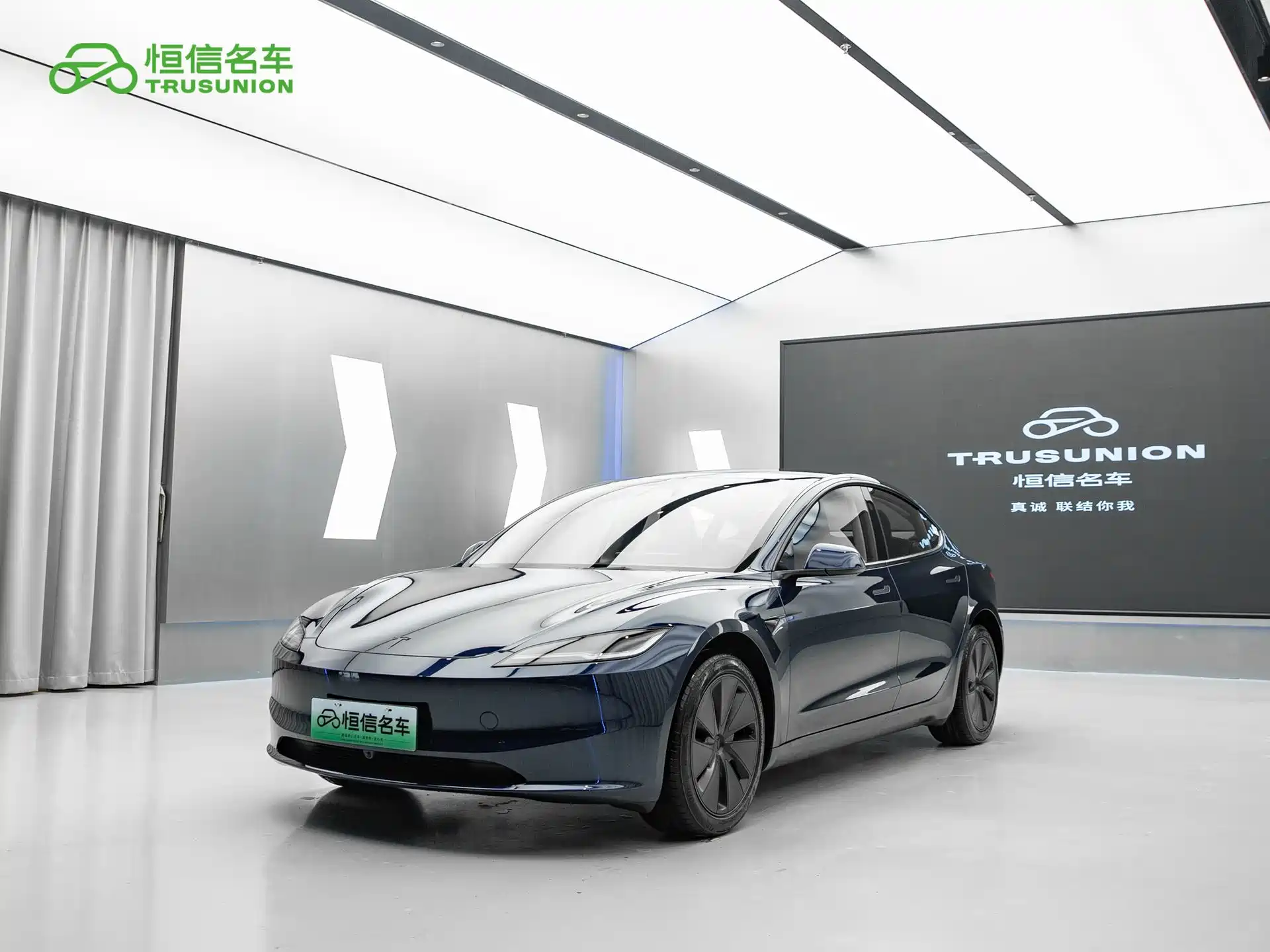Фото 1 - Tesla Model 3