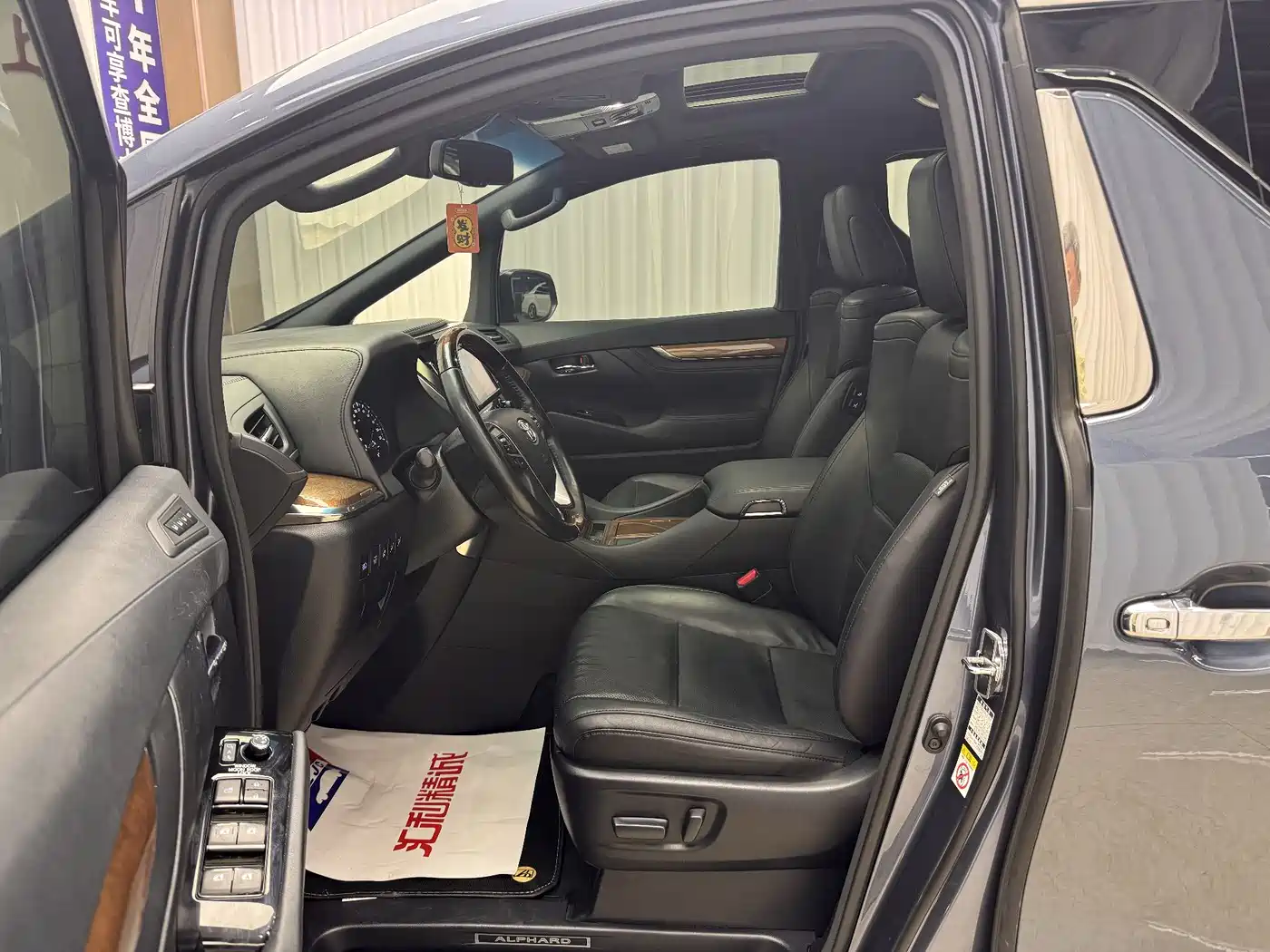 Toyota Alphard 2015 3.5L Premium Edition фото 18