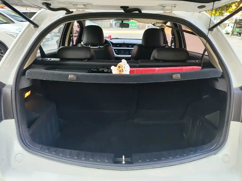 Фото 19 - Geely Vision X3