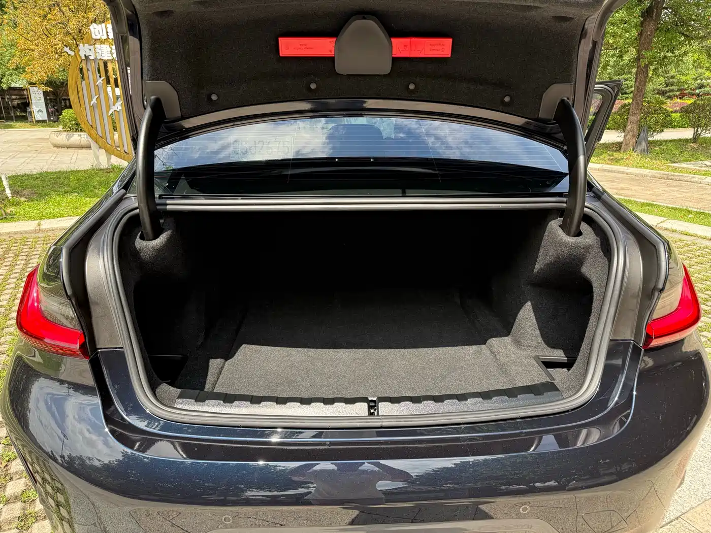 BMW 3 Series 2023 325Li M Sport Package фото 18