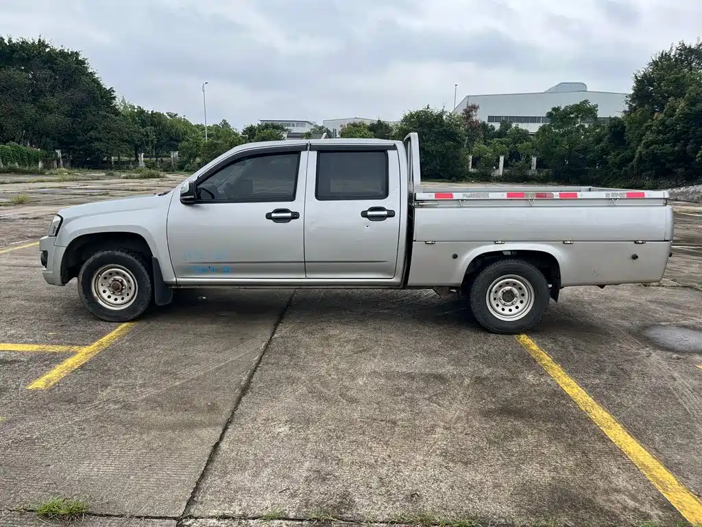 Qiling Auto Qiling T100 2019 2018 2.8T Three-Sided Luxury Edition Double Cab JE493ZLQ5D